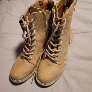 Feminine Work Boot Tan NWT